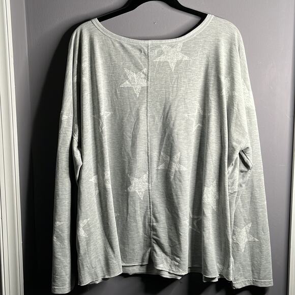 Maurice’s Gray Star Print Oversized Top Size 2 - Picture 6 of 8